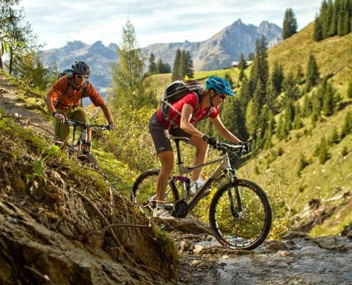 Mountainbiker auf Tour - Pärchen