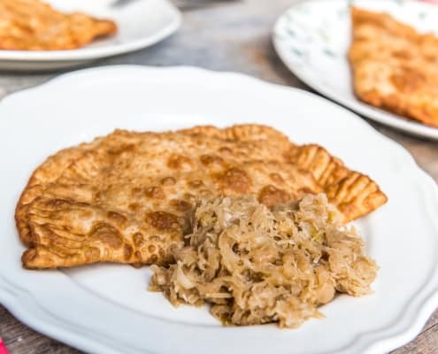 Fleischkrapfen mit Sauerkraut