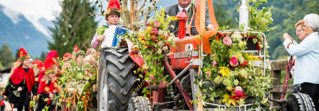 geschmückter Traktor
