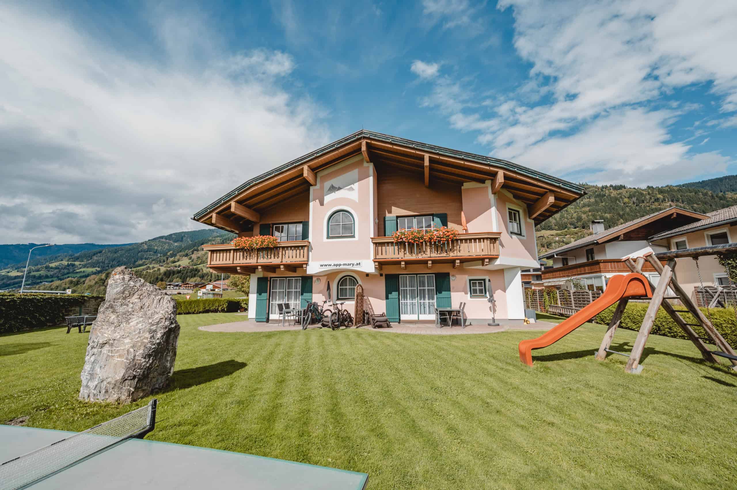 Hausansicht Fron mit Garten